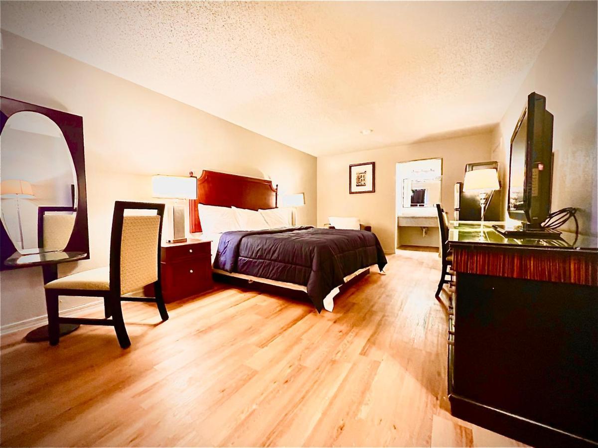 Economy Inn And Suites Tulsa Buitenkant foto