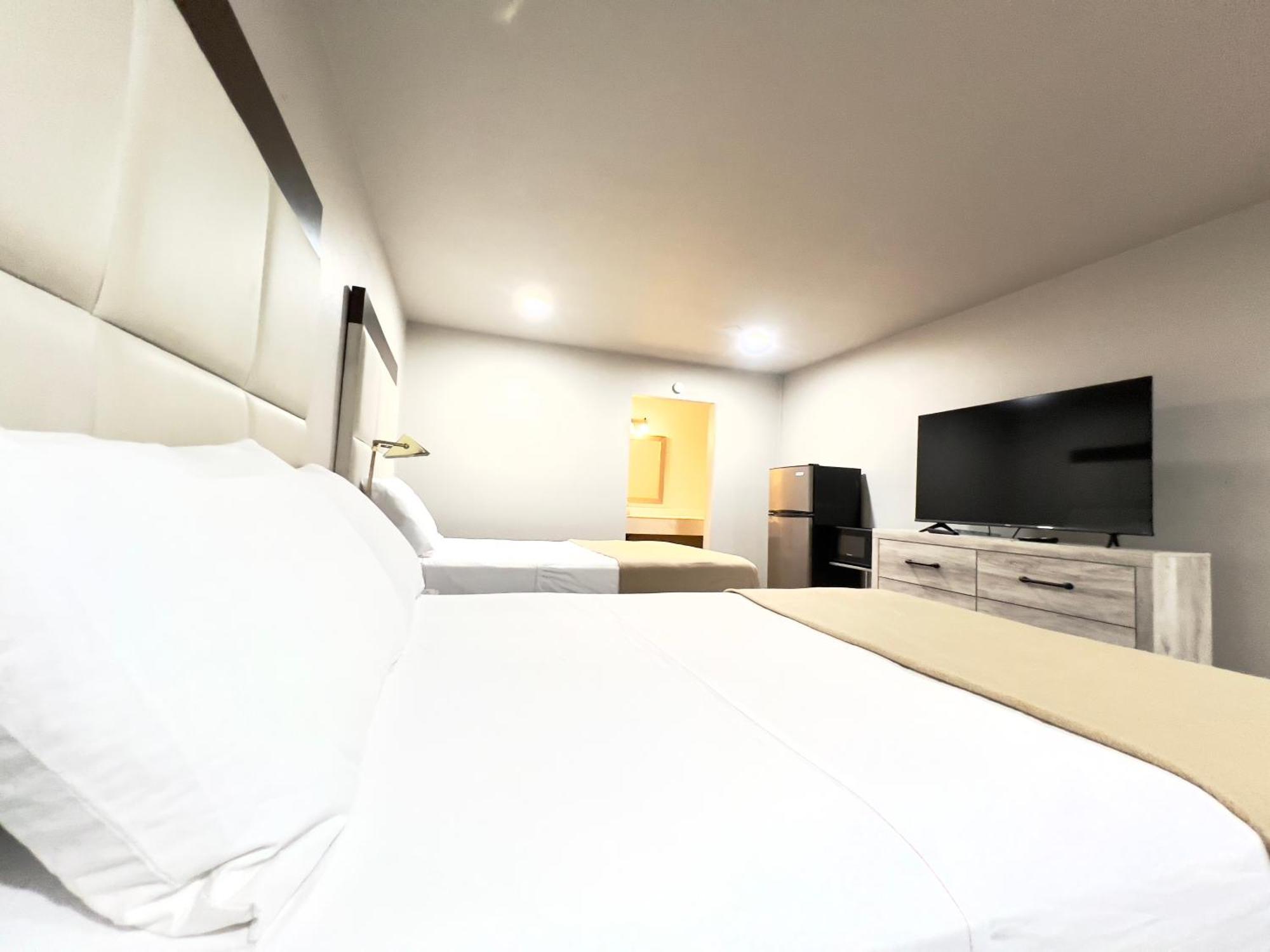 Economy Inn And Suites Tulsa Buitenkant foto