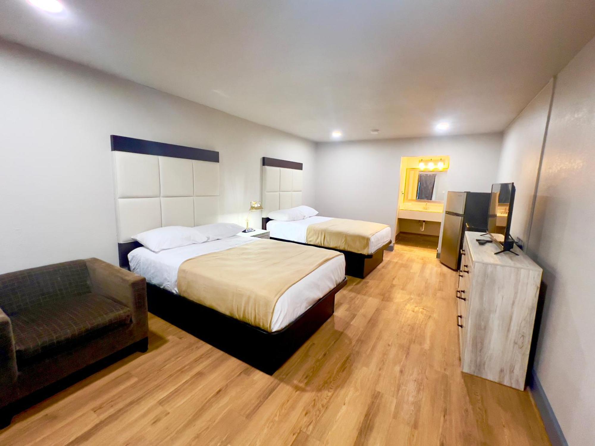 Economy Inn And Suites Tulsa Buitenkant foto
