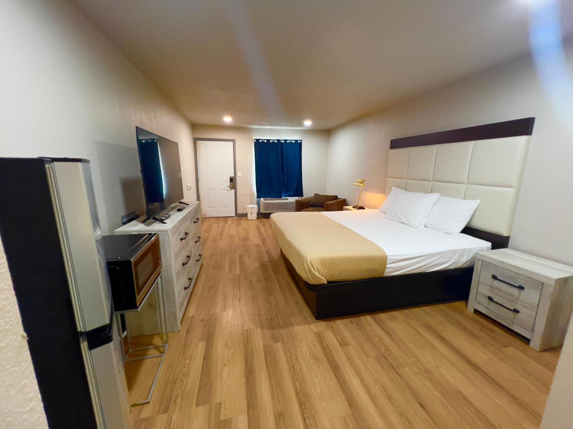Economy Inn And Suites Tulsa Buitenkant foto